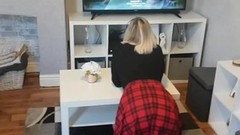 gamer girl video: Wife distracted with orgasm while playing in online chat