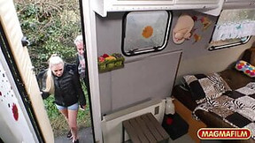 van video: Blonde slag eating shaft in the van