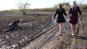 mud video: NICOLE and LANA - Fun with a disgusting pig - PART1 (HD)