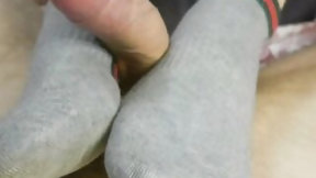 sockjob video: Hawt foot massage and meaty climax
