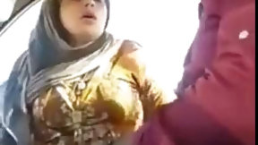 pakistani video: Good looking Pakistani slut sucks a cock in the car