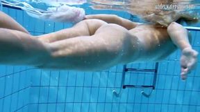 swimming video: Well-made date - public trailer - Underwater Show