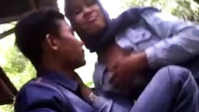 indian in public video: indonesian- cewek jilbab tudung ciuman dan pamer susu
