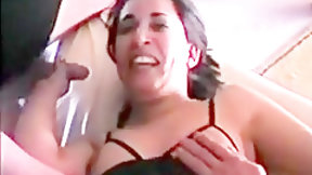 beurette video: Nadia une fille beurette aime sucer comme une cochone et se fait prendre en gang bang par des amateurs.