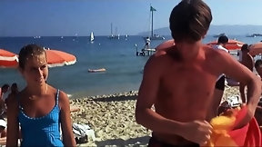 topless video: Deux enfoirs  Saint-Tropez - 1986 - topless beach parts