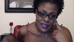 black hot mom video: Black MILF Rubs One Out