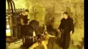 dungeon video: Bondage action in the dungeon
