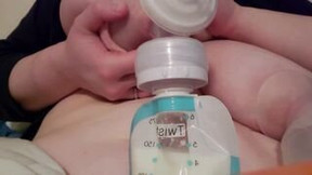 milking machine video: Filling up bags of MILK after pumping bbw TITS