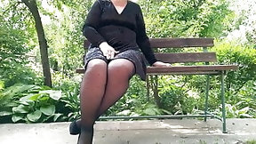 bbw teen video: Naughty milf in pantyhose pissing in the park on a bench – rear view