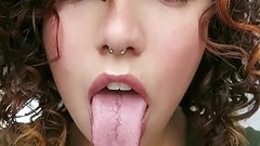 drooling video: Belleza nos deleita con su lengua sensual