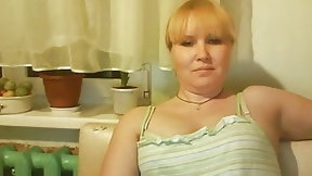 russian amateur video: Hot Russian mature mom Tamara play on skype