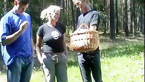 german in public video: Alte Schleimfotze im Wald von zwei Kerlen bearbeitet!