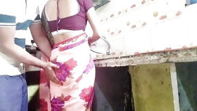 indian maid video: Desi maid ne bartan dhone ke bahane apane Malik ke sath chud gahi