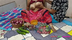 desi in homemade video: XXX Bhojpuri Bhabhi, while selling vegetables, showing off her fat nipples, got chuckled by the customer!