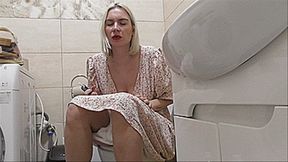 toilet video: A QUICK TOILET IN A LONG DRESS!AVI