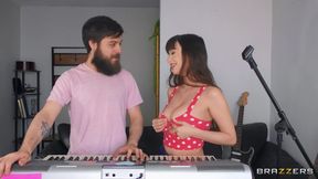 beard video: Jessica Starling Makes Music with Bearded Hipster Vitaly Vox