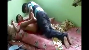 indian in homemade video: Padosh Wali Aunty
