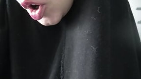 saudi video: Hijab Anal Sex فتاة مسلمة تفتح بابها الخلفي