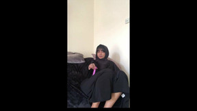 arab in homemade video: Arab masturbates in Hijab