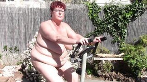 bicycle video: Beautifull Huge Old Gets Vulgar on her Bicycle
