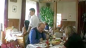 restaurant video: Il baise sa femme avec le serveur en plaint restaurant