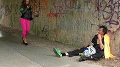 dirty video: Obdachlos die geile MILF gebumst und Natursekt